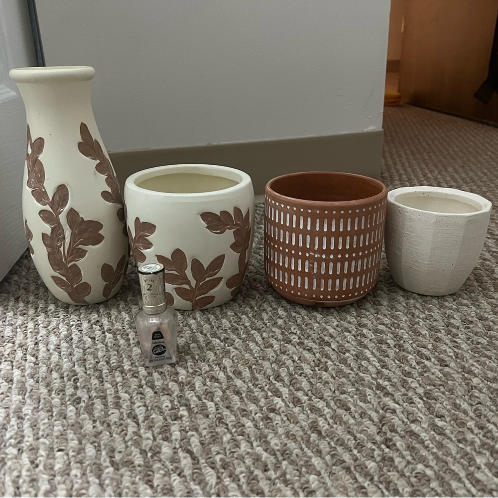 Pot-Lot  4 flower pots